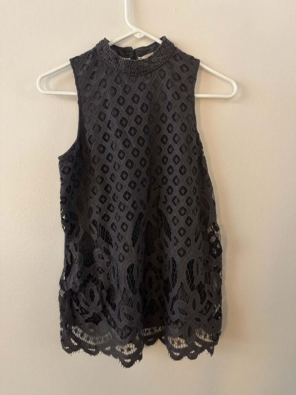 Rewind Women's Sleeveless Mock Neck Lace Overlay Blouse